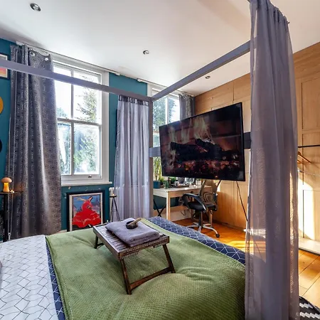 Master En - Suite Townhouse Double With Garden & Hot Tub